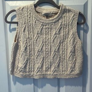 Universal thread sweater vest, medium, cream color